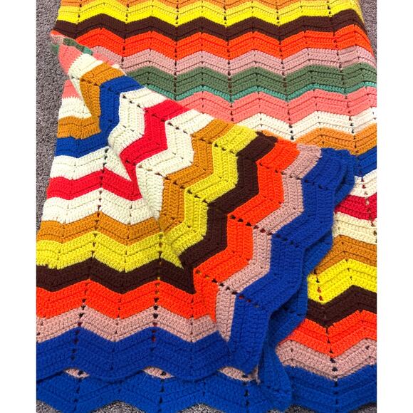70s Vintage Handmade Chevron Zig Zag Pattern Afghan Blanket Couch Throw - Picture 1 of 5
